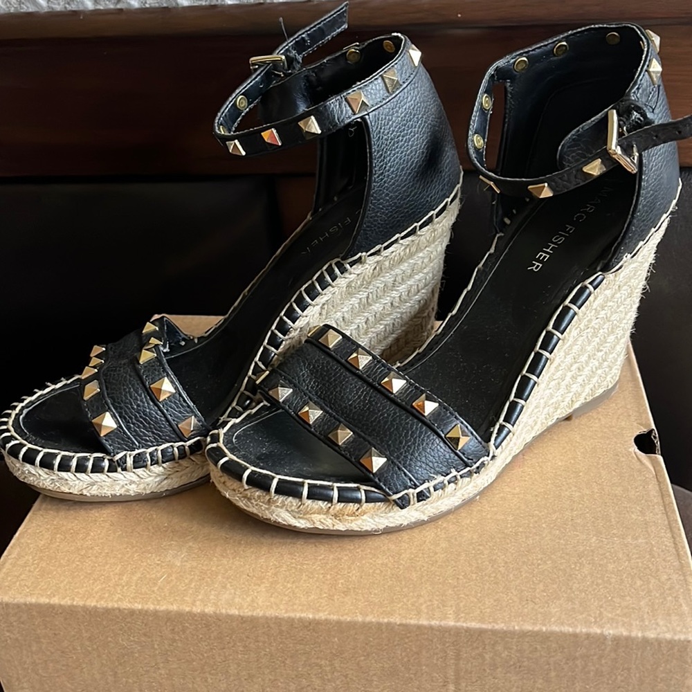 Marc Fisher Wedge Espadrille Size 6